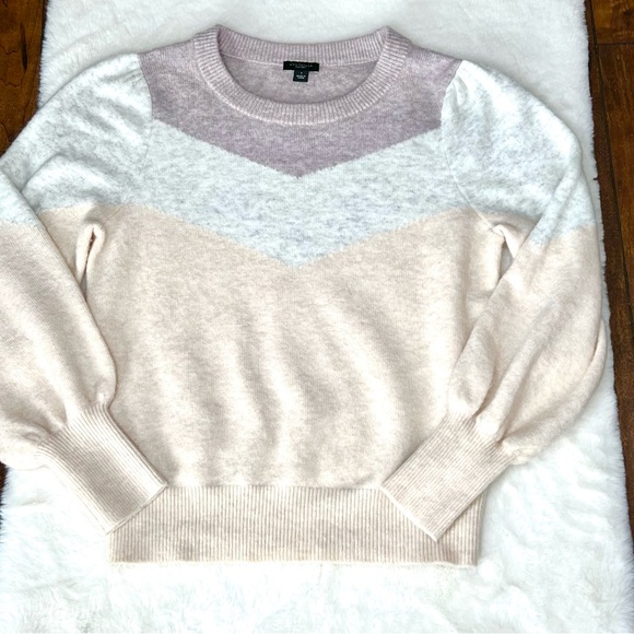 Ann Taylor Factory Chevron Pattern Color Smoky Lilac, Gray, Peach Sweater Sz S - Picture 3 of 13
